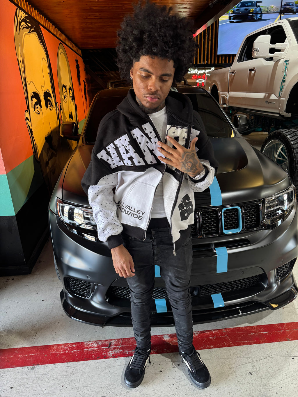 Vandal Valley Zip Up - Black